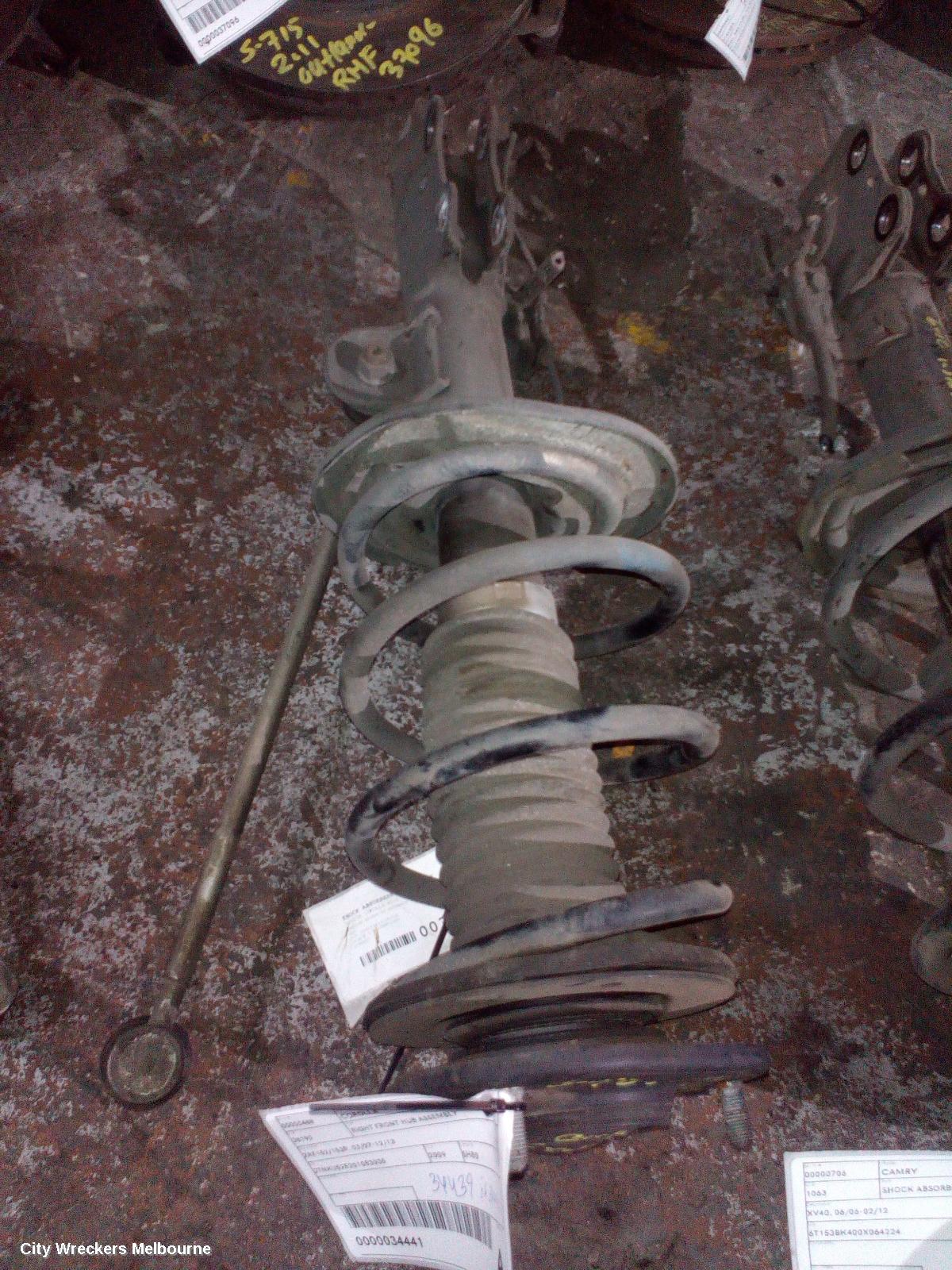 TOYOTA COROLLA RIGHT FRONT HUB ASSEMBLY, ZRE152/20153R, 03/2007 - 12/2013