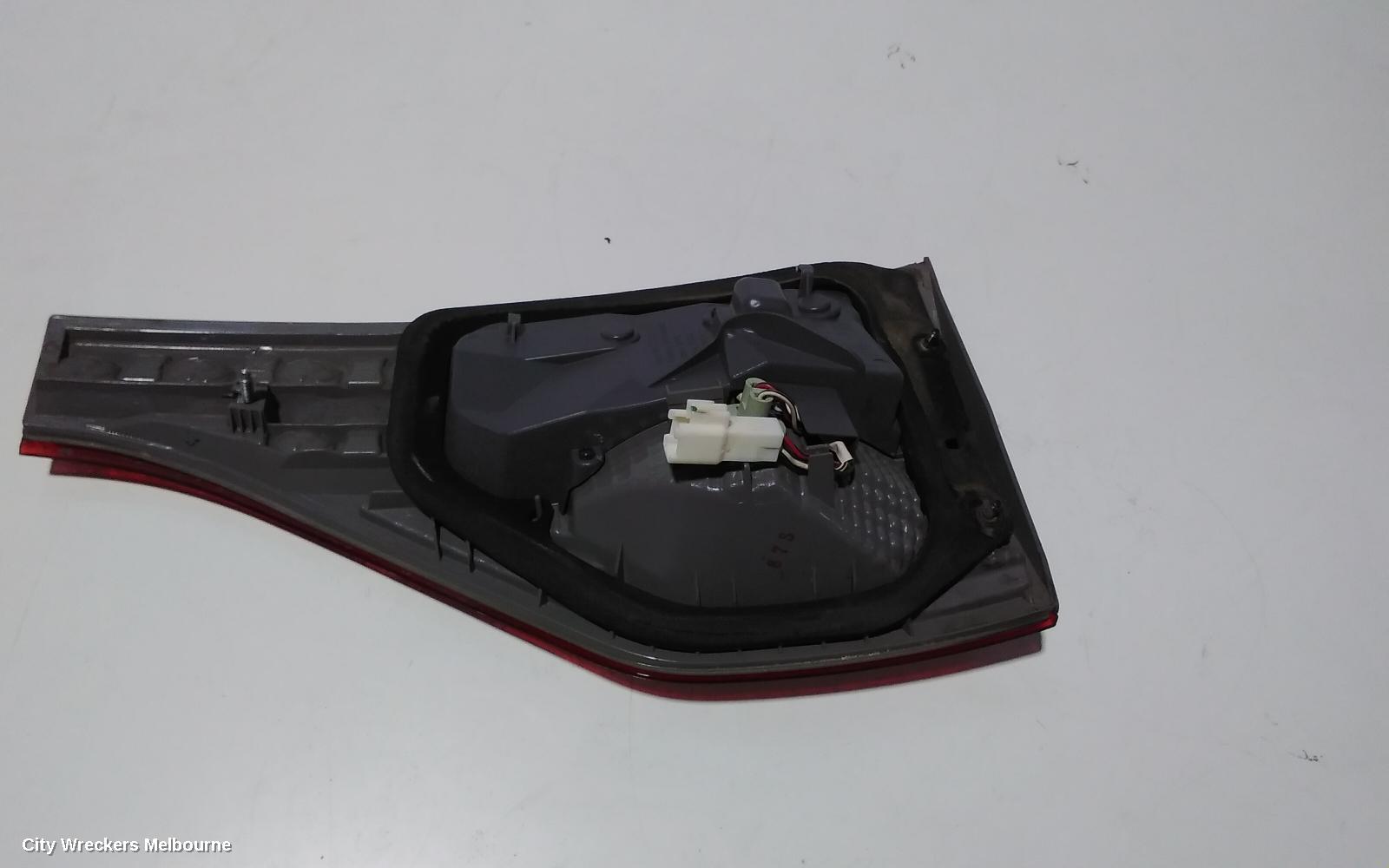 TOYOTA TARAGO REAR GARNISH, TAILGATE LAMP (LH SIDE), ACR50R, 03/2006 - 12/2008