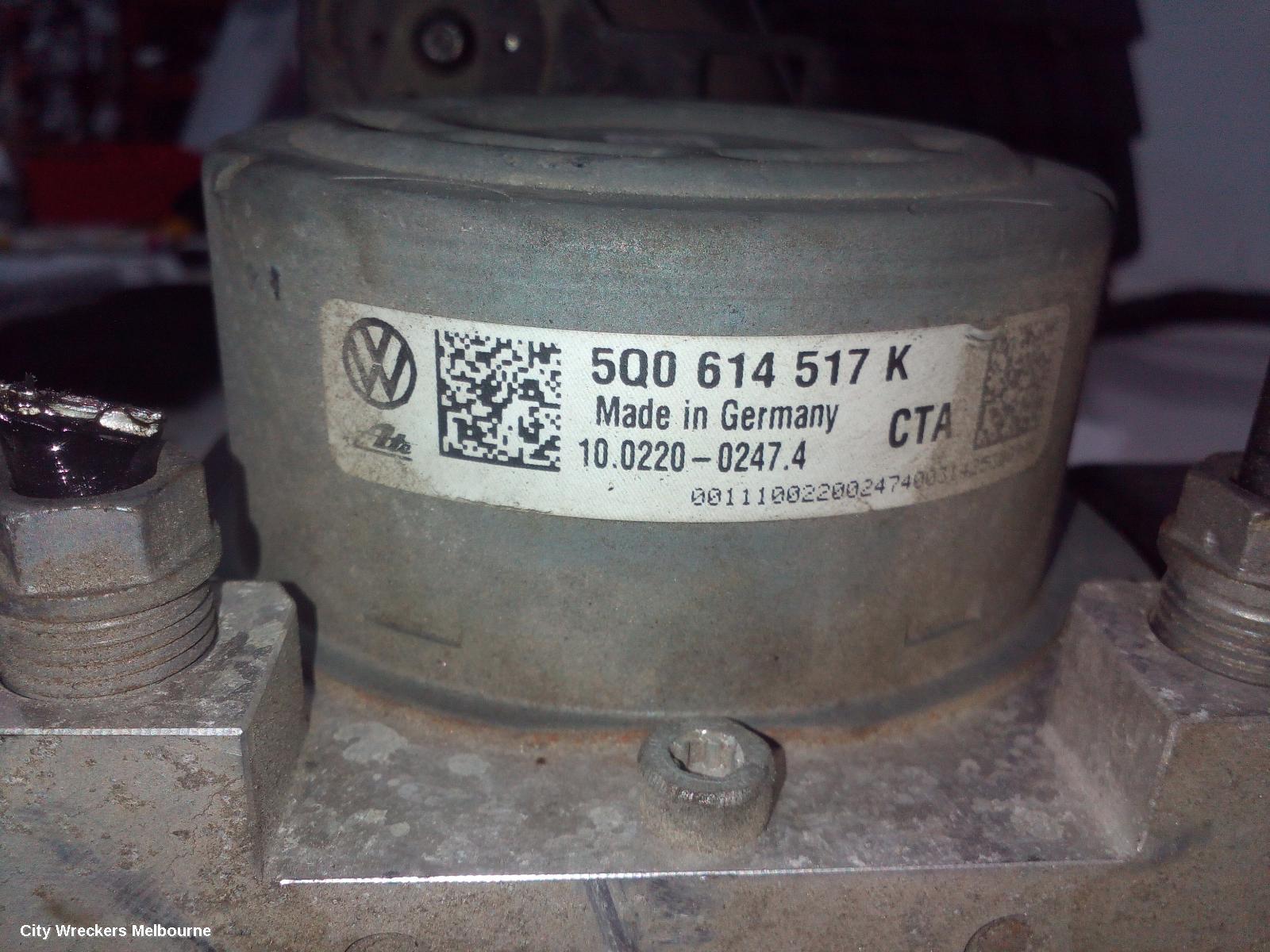 VOLKSWAGEN GOLF ABS PUMP/MODULATOR, GEN 7, ON MOTOR P/N 5Q0614517K, 03/2013 - 08/2020