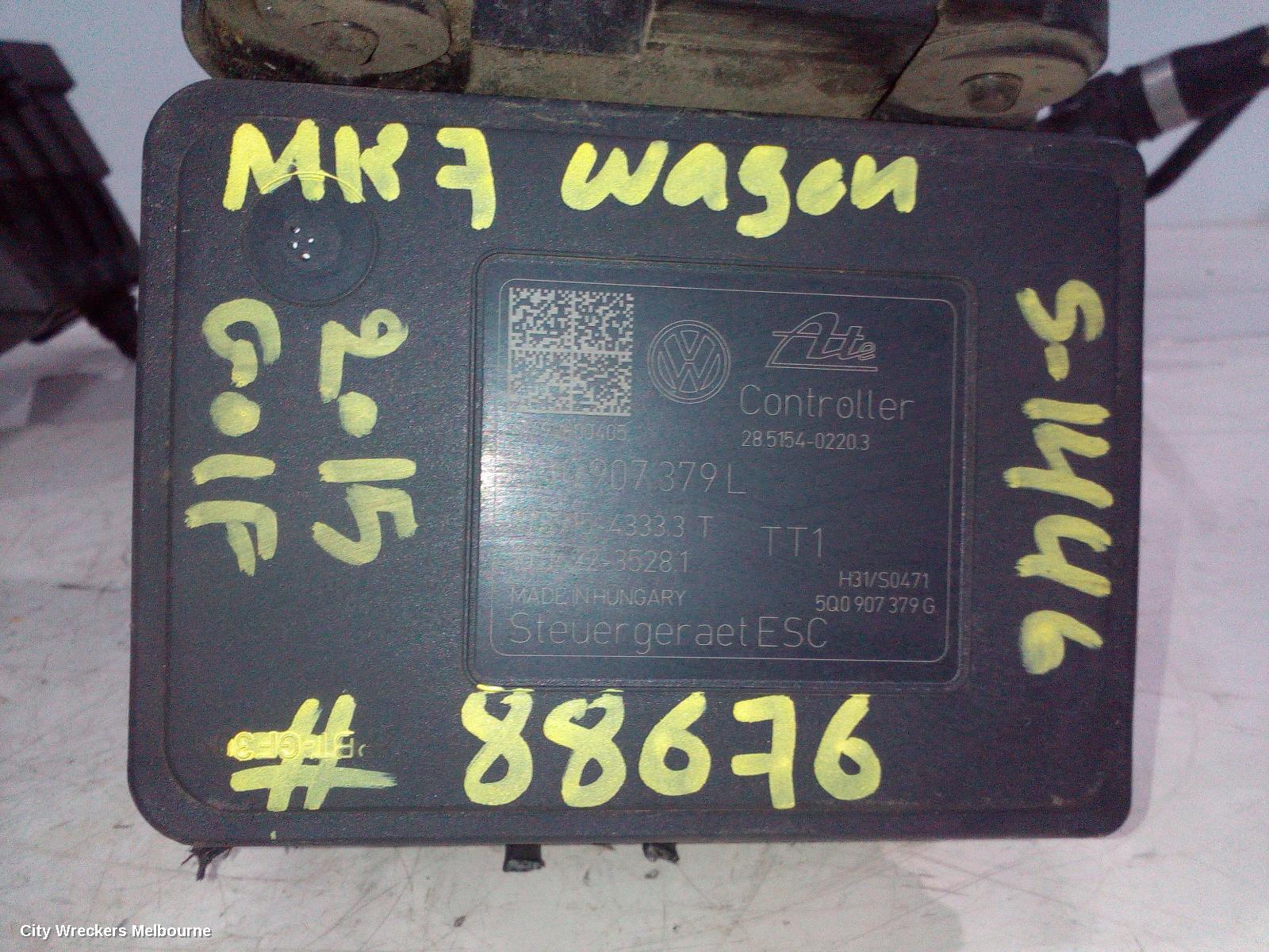 VOLKSWAGEN GOLF ABS PUMP/MODULATOR, GEN 7, ON MOTOR P/N 5Q0614517K, 03/2013 - 08/2020
