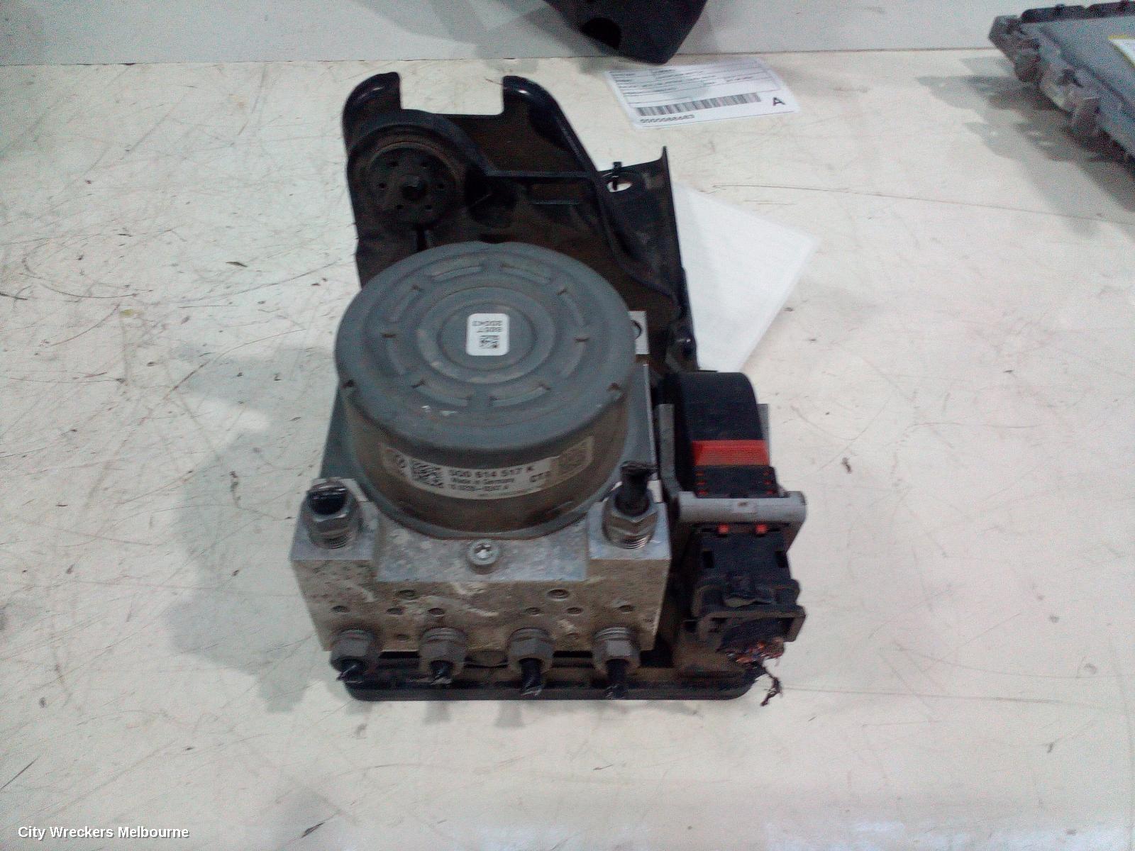 VOLKSWAGEN GOLF ABS PUMP/MODULATOR, GEN 7, ON MOTOR P/N 5Q0614517K, 03/2013 - 08/2020