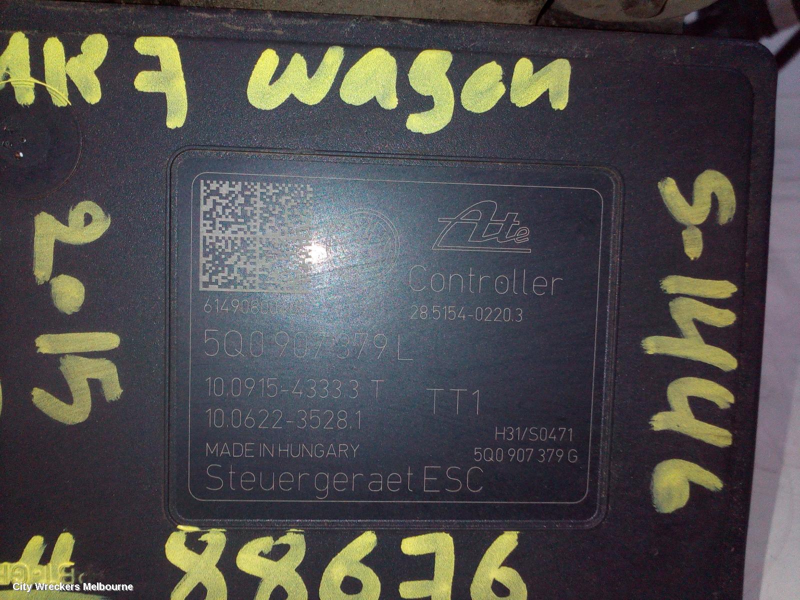 VOLKSWAGEN GOLF ABS PUMP/MODULATOR, GEN 7, ON MOTOR P/N 5Q0614517K, 03/2013 - 08/2020