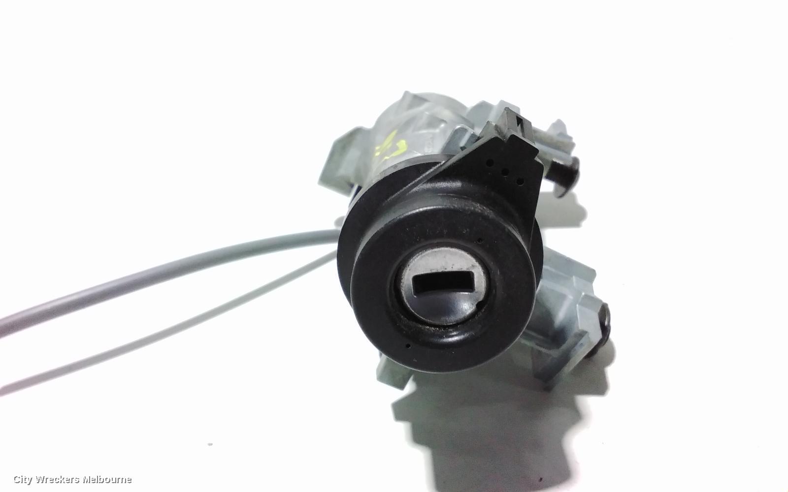 VOLKSWAGEN CADDY IGNITION W/ KEY, 2K, PETROL, MANUAL T/M 08/2010 - 06/2015