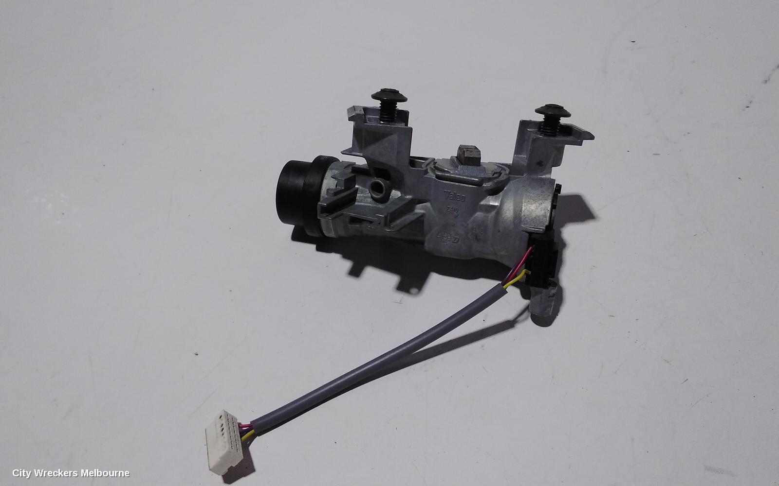 VOLKSWAGEN CADDY IGNITION W/ KEY, 2K, PETROL, MANUAL T/M 08/2010 - 06/2015