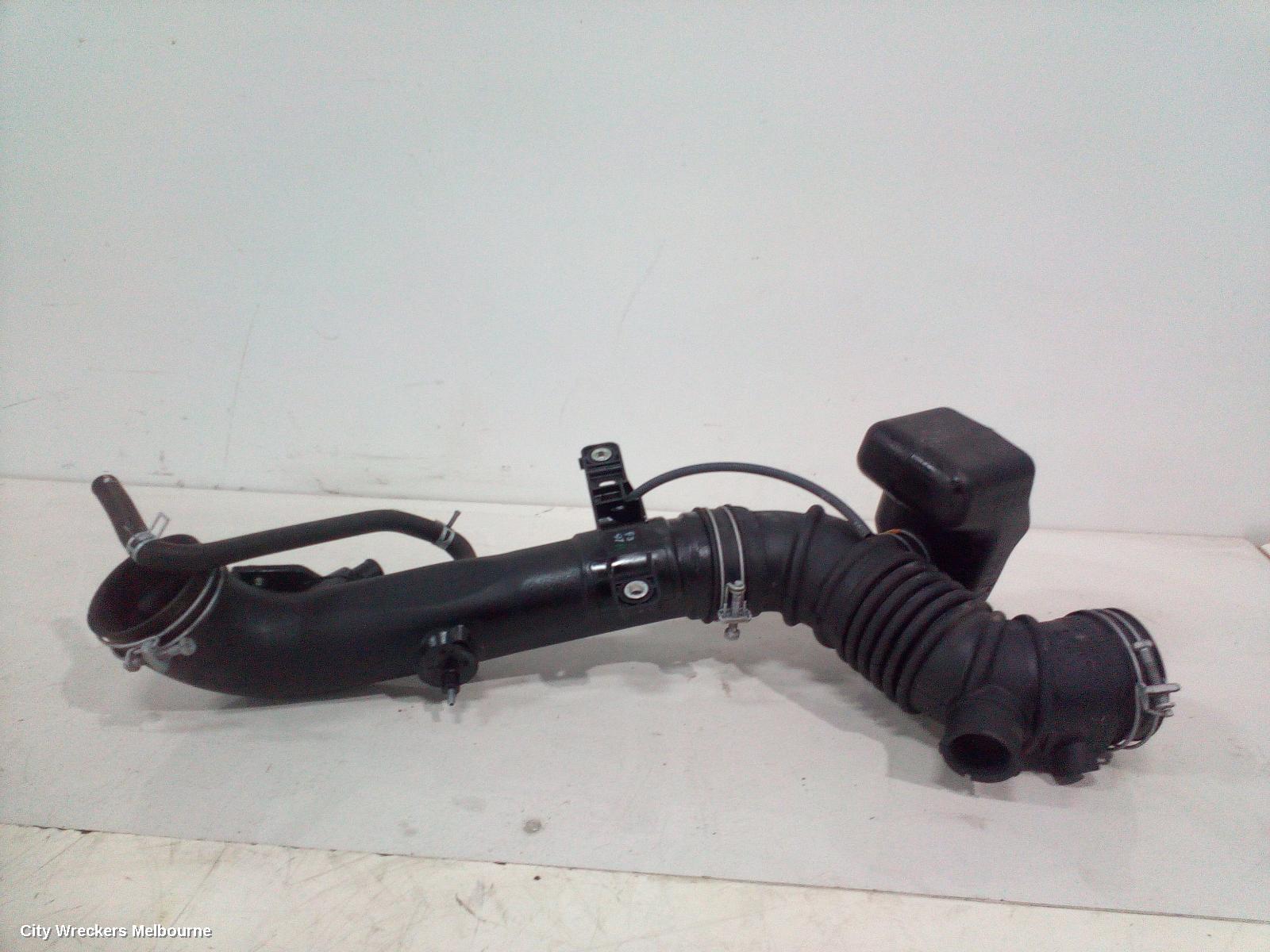 TOYOTA HILUX, 06/2015 - 09/2025, THROTTEL BODY HOSE WITH SENSOR: 88822