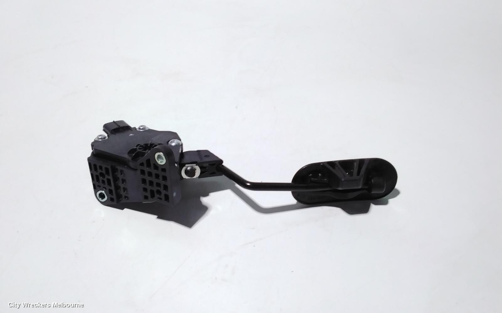 TOYOTA HILUX PEDAL ASSEMBLY, ACCELERATOR PEDAL, 09/2015 - 05/2020