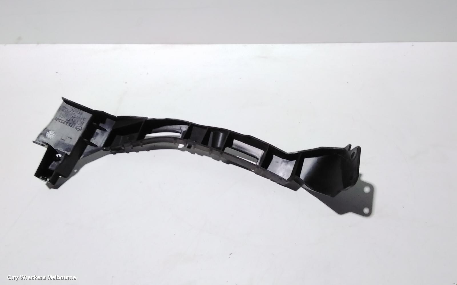 MAZDA 3, BP, 03/2019 ONWARDS, LEFT HEAD LIGHT BRAKET: 88933