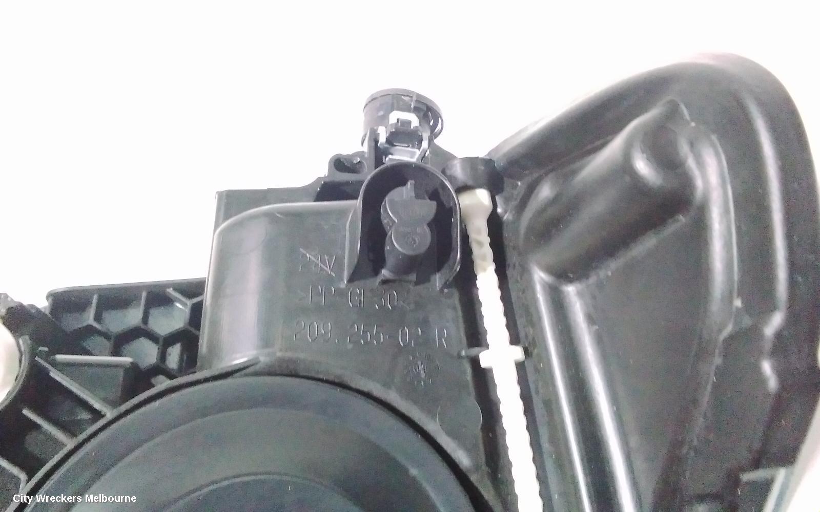 VOLKSWAGEN CRAFTER RIGHT HEADLAMP, SY1, HALOGEN TYPE, 08/2017 ONWARDS