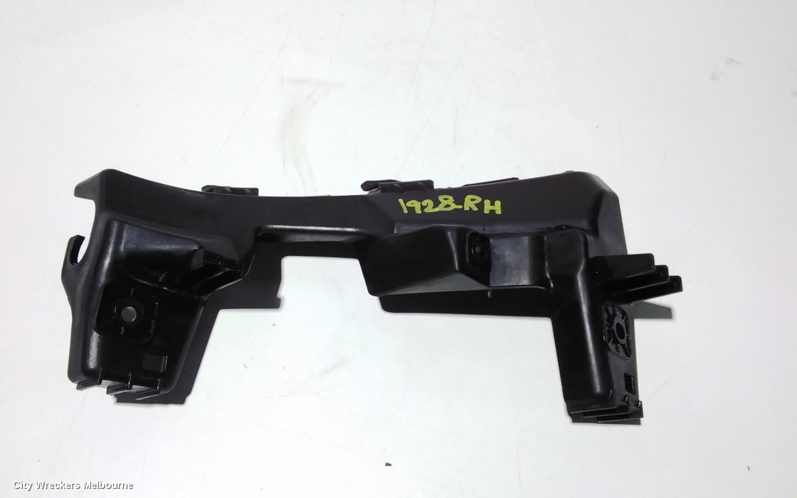 KIA SPORTAGE, QL, 10/2015 - 08/2021, RH HEADLIGHT BRAKET: 89091