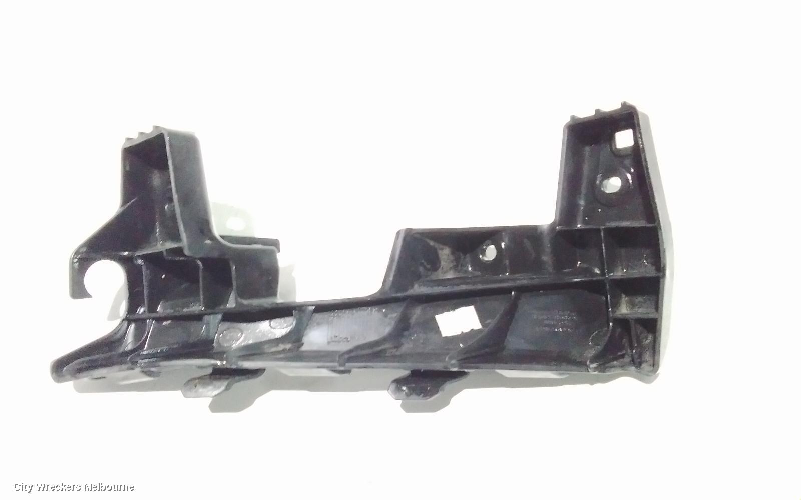 KIA SPORTAGE, QL, 10/2015 - 08/2021, RH HEADLIGHT BRAKET: 89091