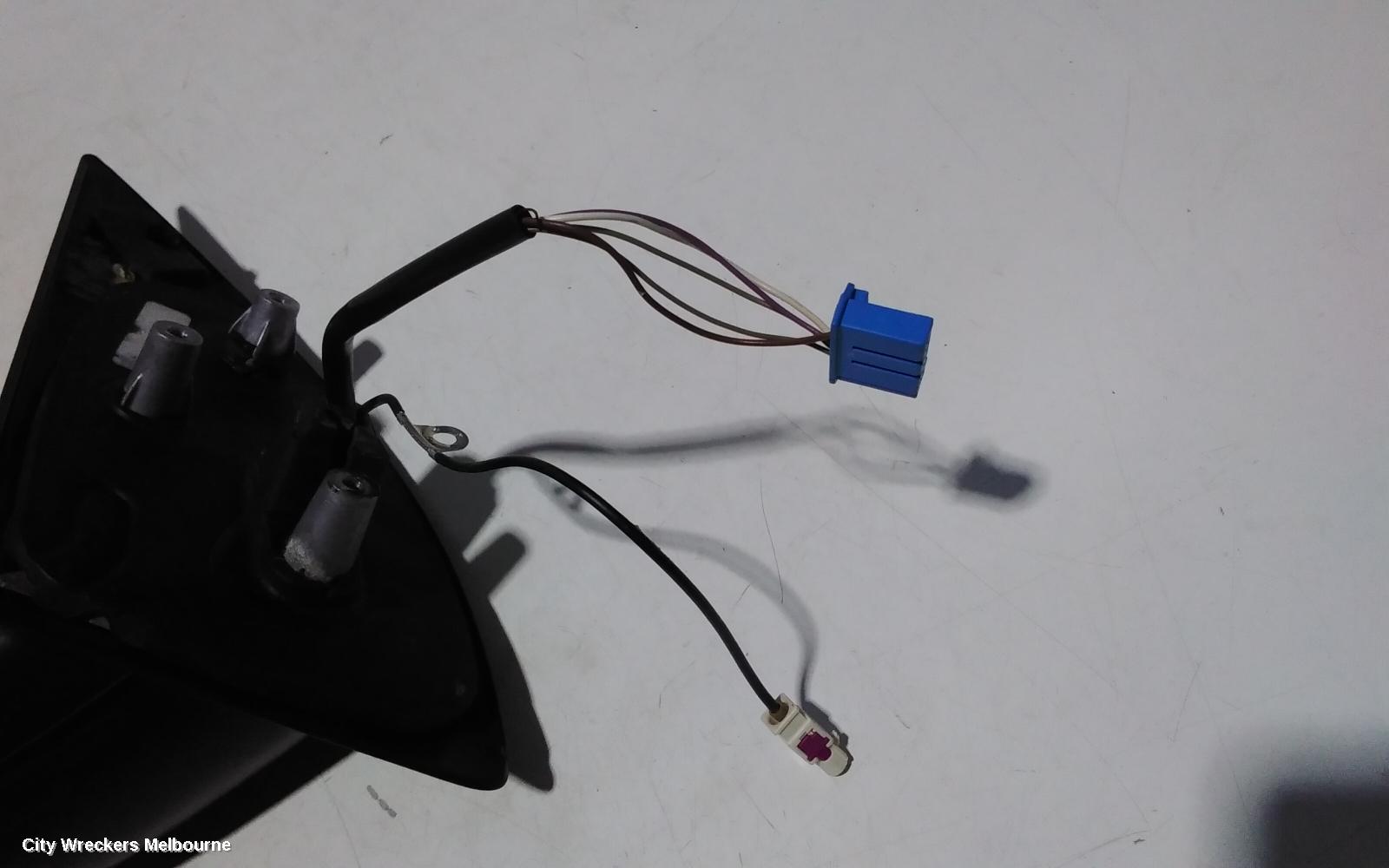 VOLKSWAGEN AMAROK LEFT DOOR MIRROR, 2H, MANUAL FOLD, PARTIAL COLOUR CODED/BLACK, 10 PIN TYPE, 07/2013 ONWARDS