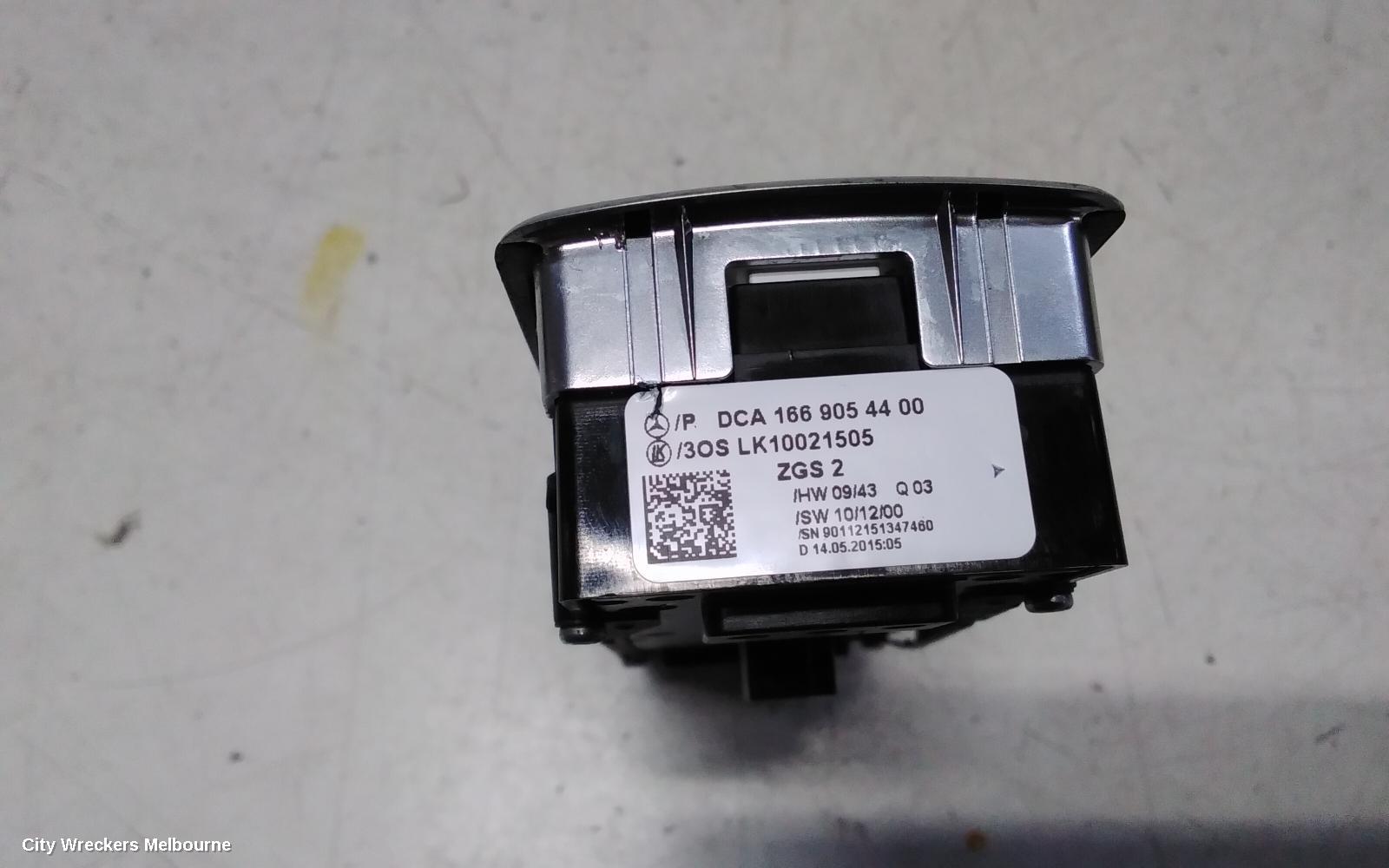 MERCEDES CLA CLASS PWR DR WIND SWITCH, RH FRONT (MASTER SWITCH), C117/X117, 10/2013 - 01/2019
