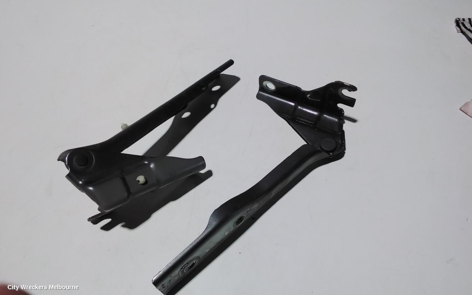 VOLKSWAGEN POLO BONNET HINGE/STRUT, HINGES (PAIR), 6R, 05/2010 - 09/2017
