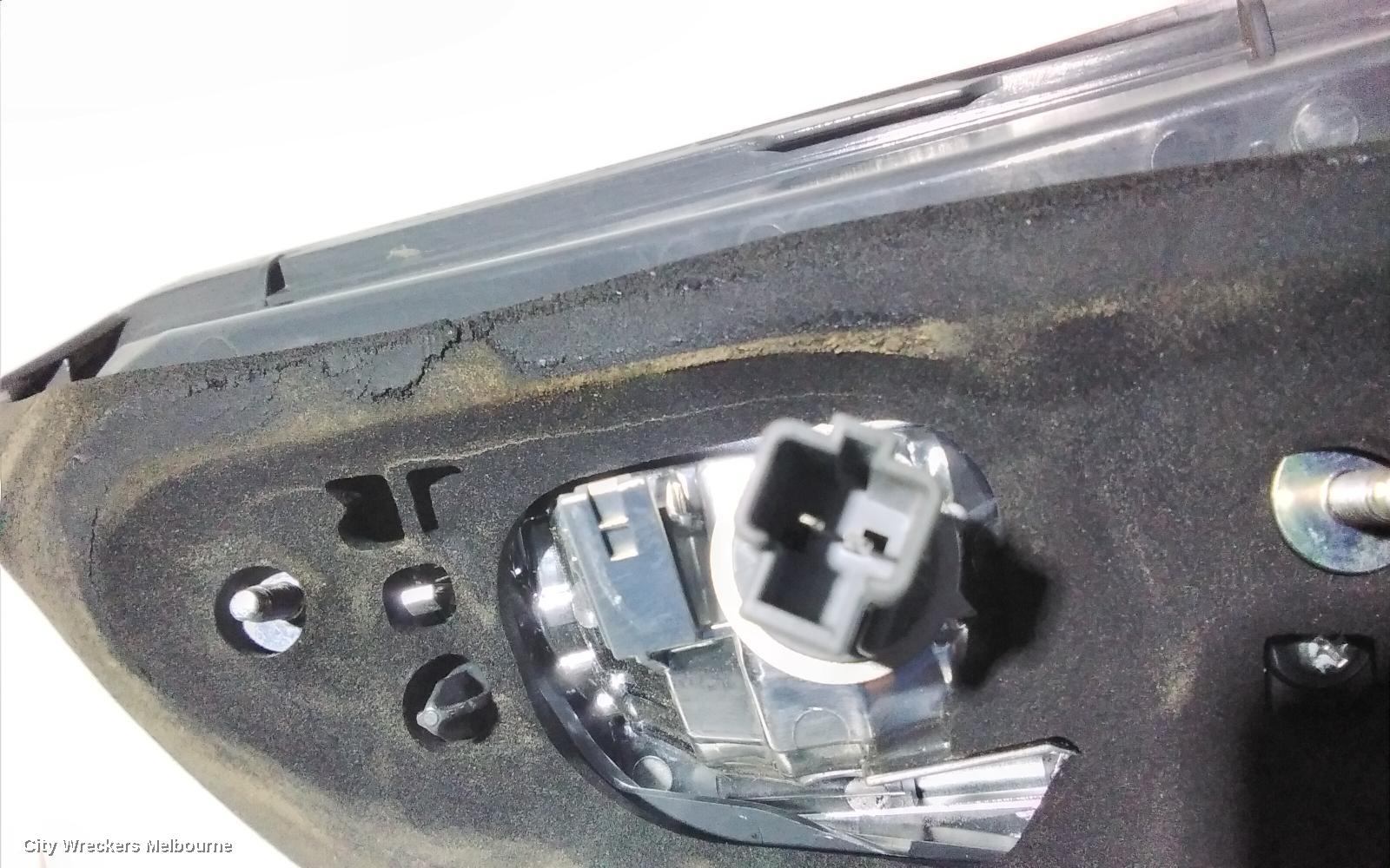 HONDA HRV REAR GARNISH, TAILGATE LAMP (RH SIDE), RU5, VTI, LED, NON OPTICAL GUIDE TYPE, 12/2014 - 06/2018