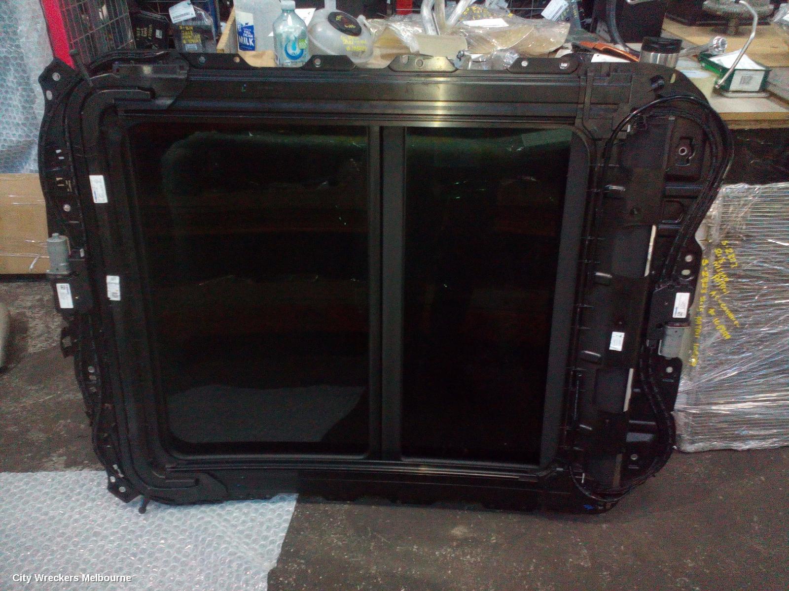 VOLKSWAGEN T-ROC ROOF GLASS/SUNROOF/T, A1, 03/2020 - 12/2025