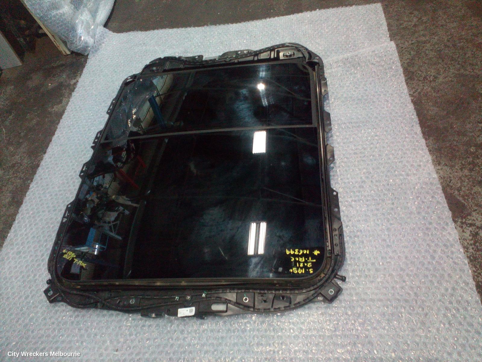VOLKSWAGEN T-ROC ROOF GLASS/SUNROOF/T, A1, 03/2020 - 12/2025