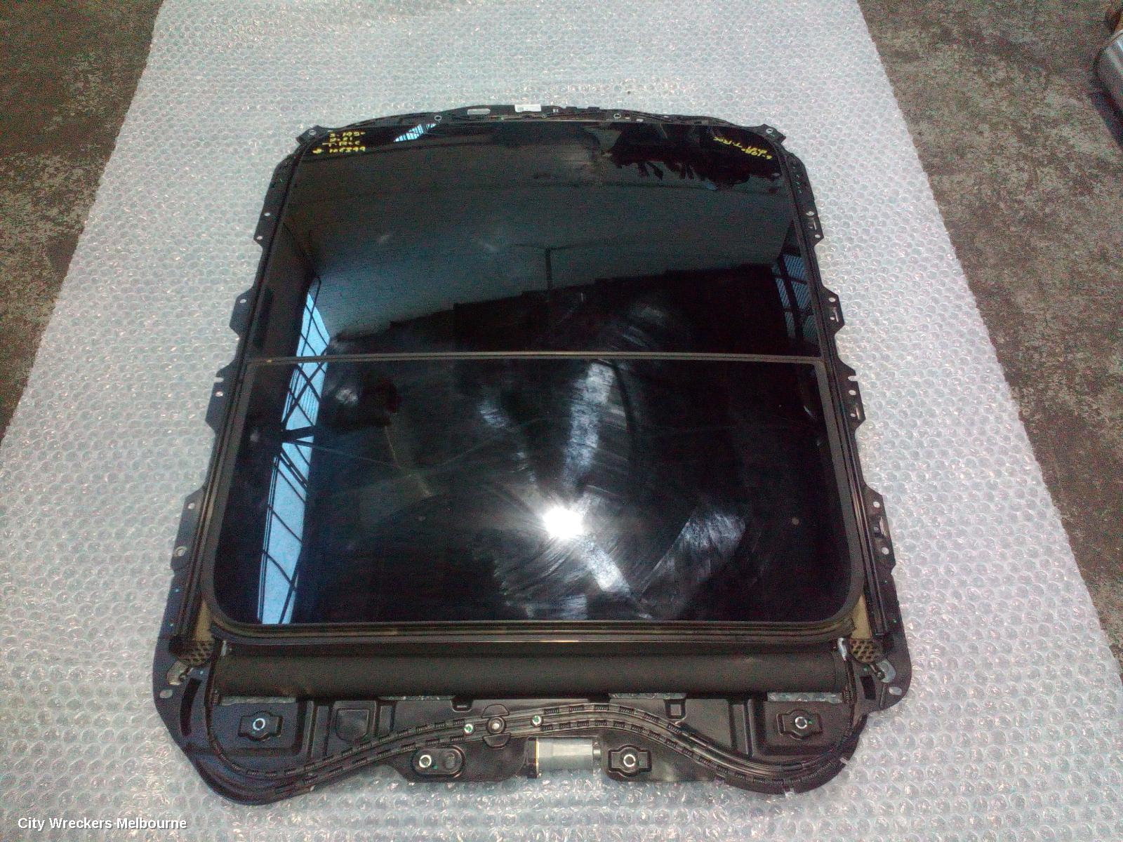 VOLKSWAGEN T-ROC ROOF GLASS/SUNROOF/T, A1, 03/2020 - 12/2025