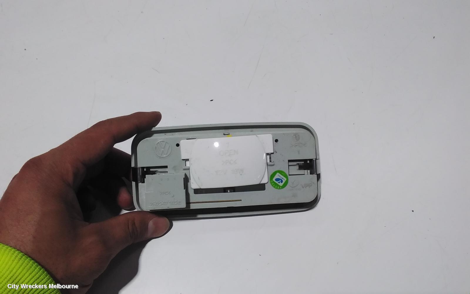 VOLKSWAGEN TRANSPORTER COURTESY LIGHT, CENTRE, 2ND ROW, T5, VAN, 08/2004 - 06/2015