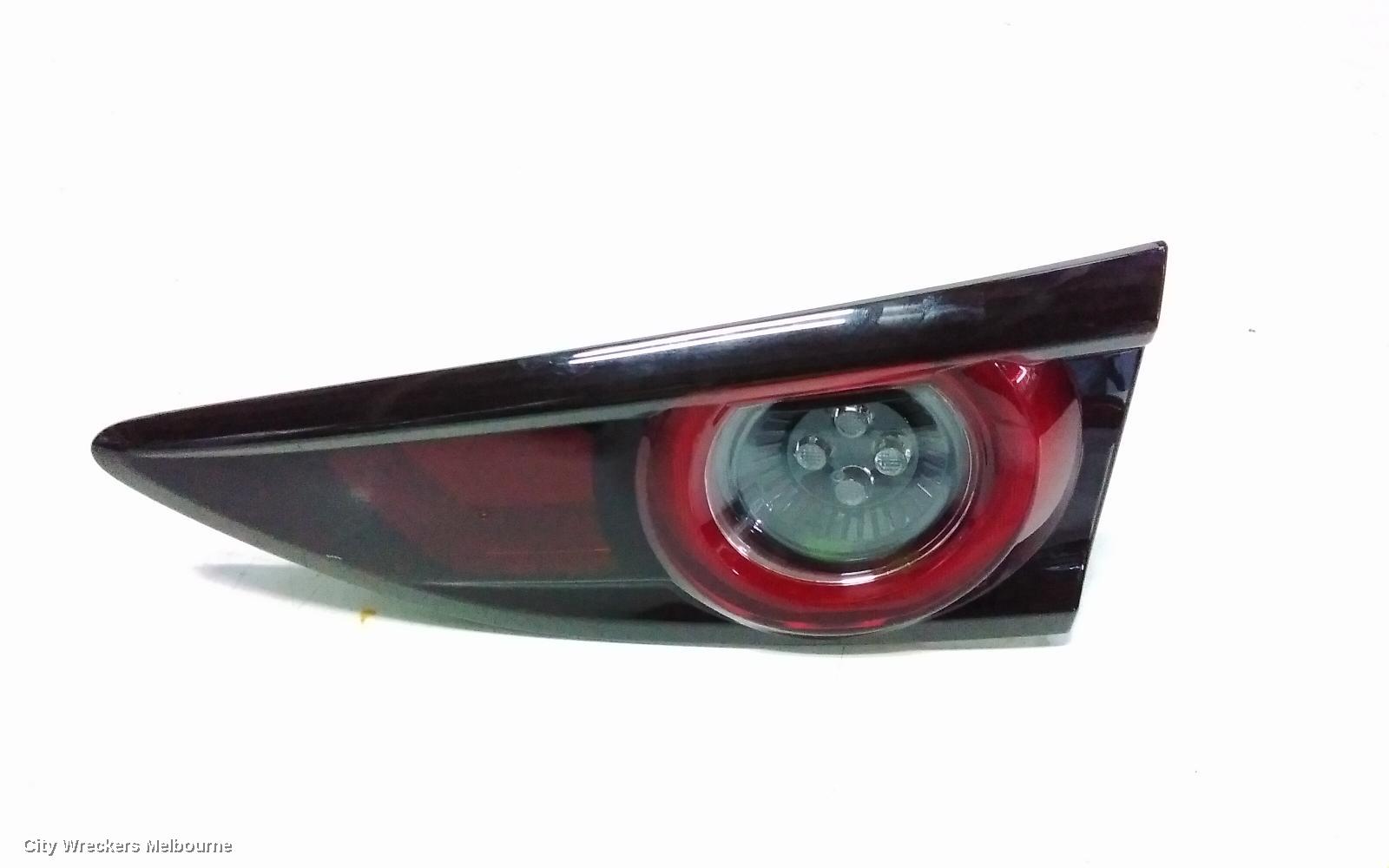 MAZDA 3 REAR GARNISH, TAILGATE LAMP (RH SIDE), BP, HATCH, PURE/EVOLVE/TOURING/GT, 03/2019 - 09/2021