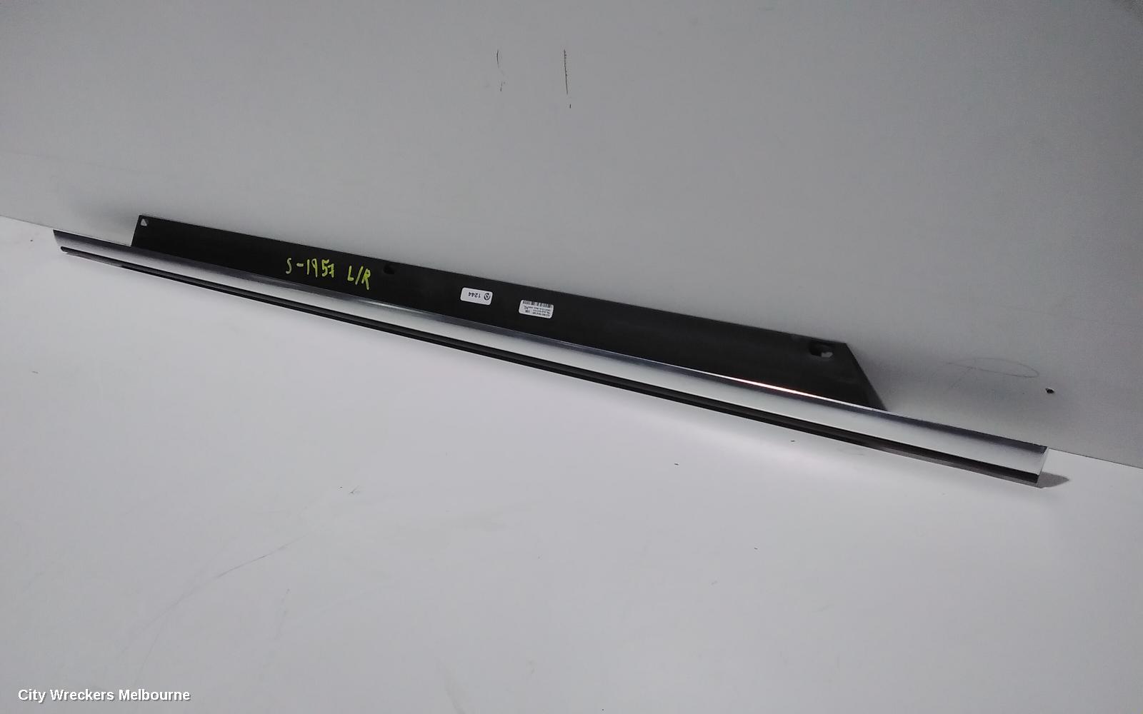 AUDI Q7 DOOR MOULD, LHR CHROME MOULD: 89407, 4L, 09/2006 - 08/2015