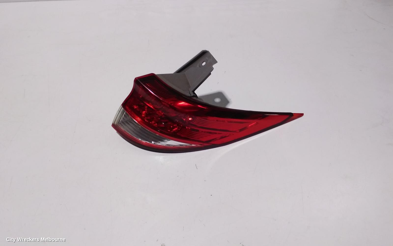 TOYOTA TARAGO RIGHT TAILLIGHT, ACR50R, 12/2008 - 06/2020