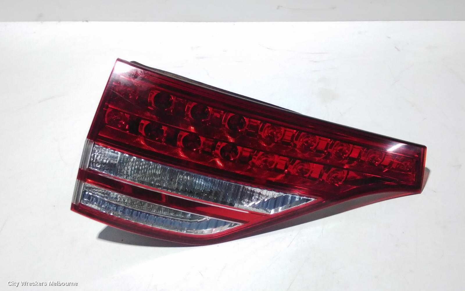TOYOTA TARAGO REAR GARNISH, TAILGATE LAMP (LH SIDE), ACR50R, 03/2006 - 12/2008
