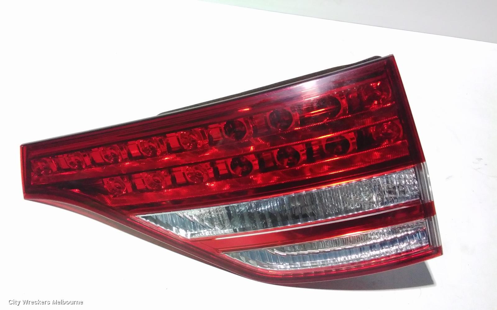 TOYOTA TARAGO REAR GARNISH, TAILGATE LAMP (RH SIDE), ACR50R, 03/2006 - 12/2008