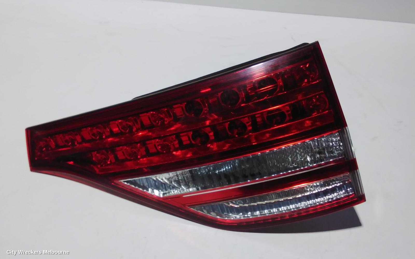 TOYOTA TARAGO REAR GARNISH, TAILGATE LAMP (RH SIDE), ACR50R, 03/2006 - 12/2008