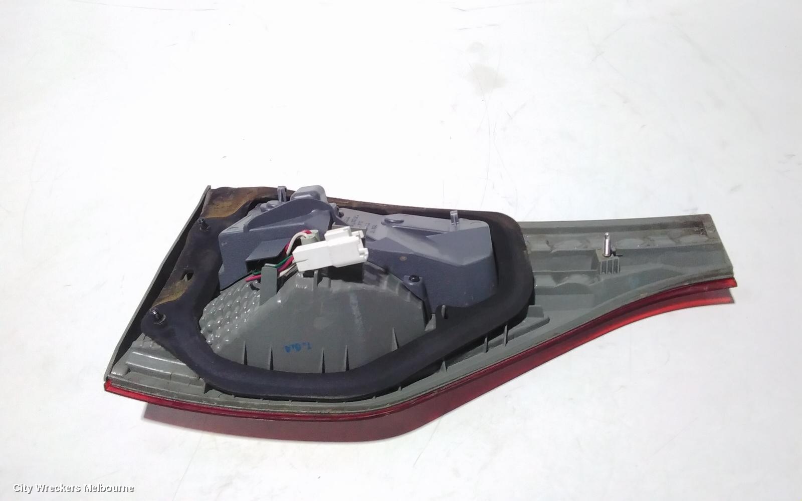 TOYOTA TARAGO REAR GARNISH, TAILGATE LAMP (RH SIDE), ACR50R, 03/2006 - 12/2008
