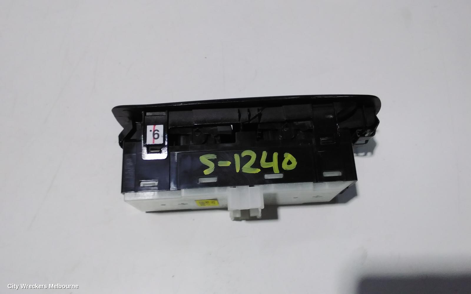 RENAULT KALEOS PWR DR WIND SWITCH, RH FRONT (MASTER SWITCH), H45, 07/2011 - 04/2016