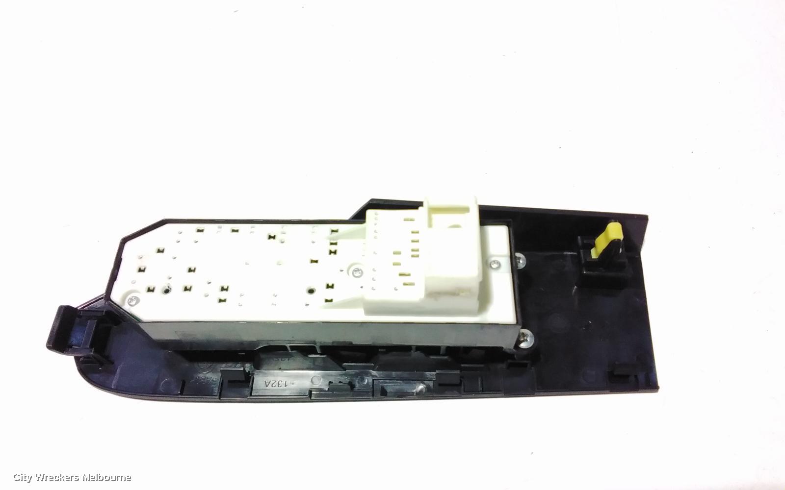 TOYOTA COROLLA PWR DR WIND SWITCH, RH FRONT (MASTER SWITCH), ZRE182R, HATCH, STANDARD, 03/2015 - 06/2018