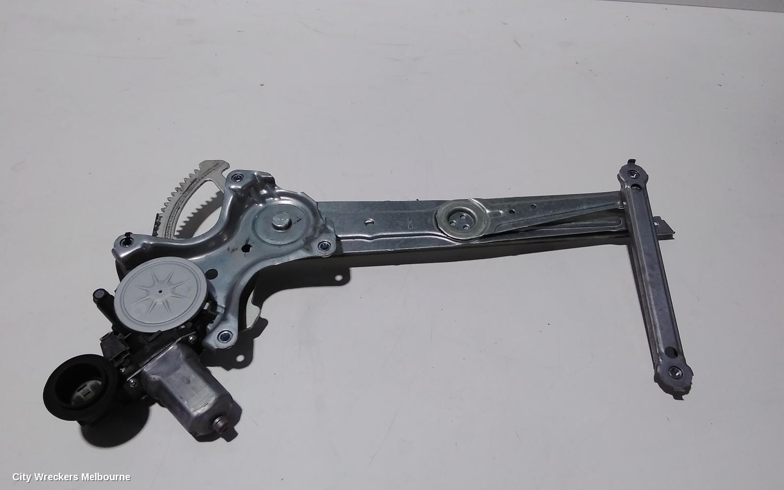 TOYOTA COROLLA LEFT FRONT WINDOW REG/MOTOR, ZRE182R, HATCH, 01/2014 - 06/2018