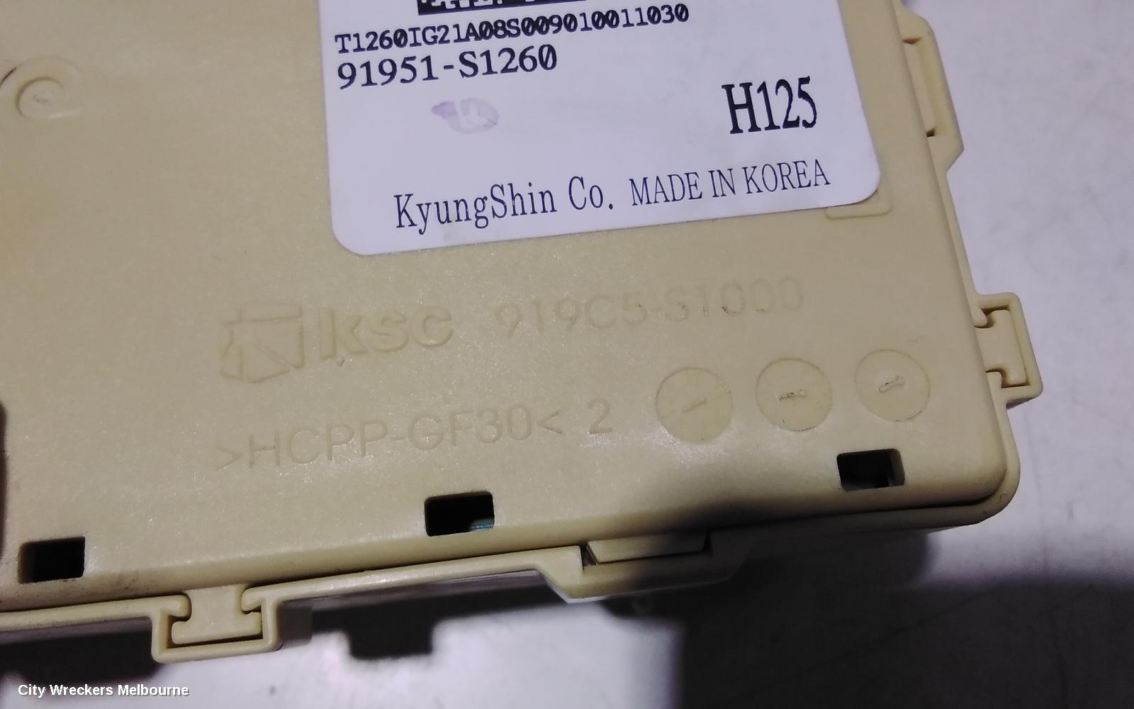 HYUNDAI SANTA FE FUSE BOX, UNDER DASH, TM, 03/2018 ONWARDS