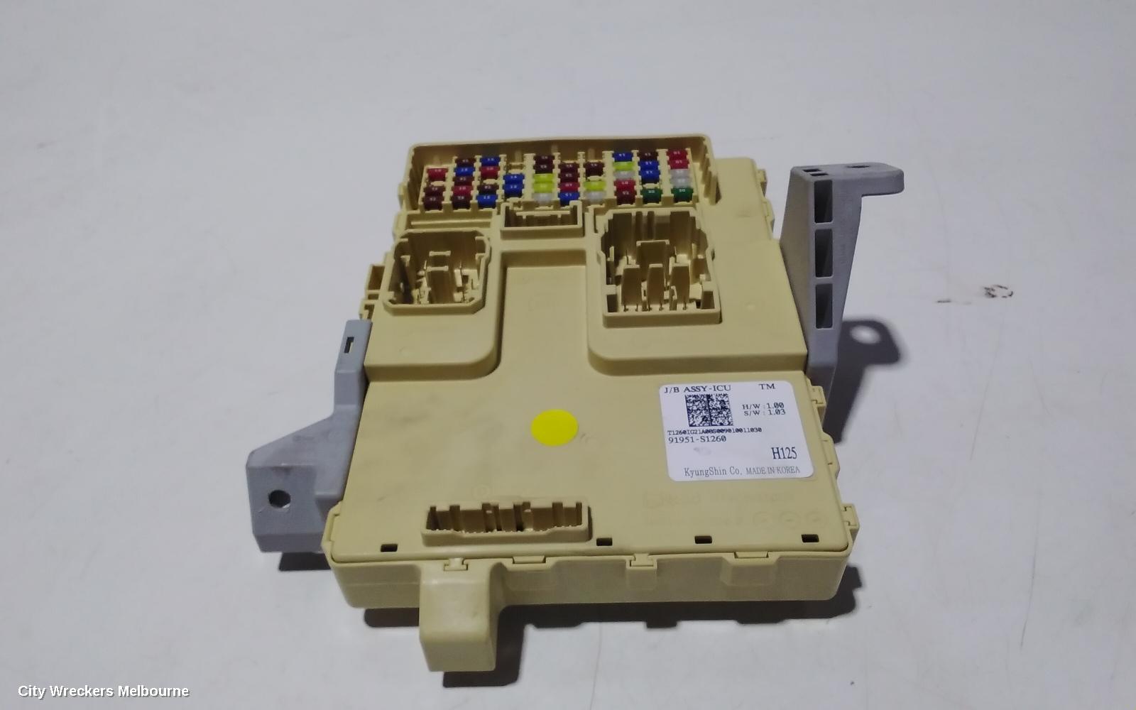 HYUNDAI SANTA FE FUSE BOX, UNDER DASH, TM, 03/2018 ONWARDS
