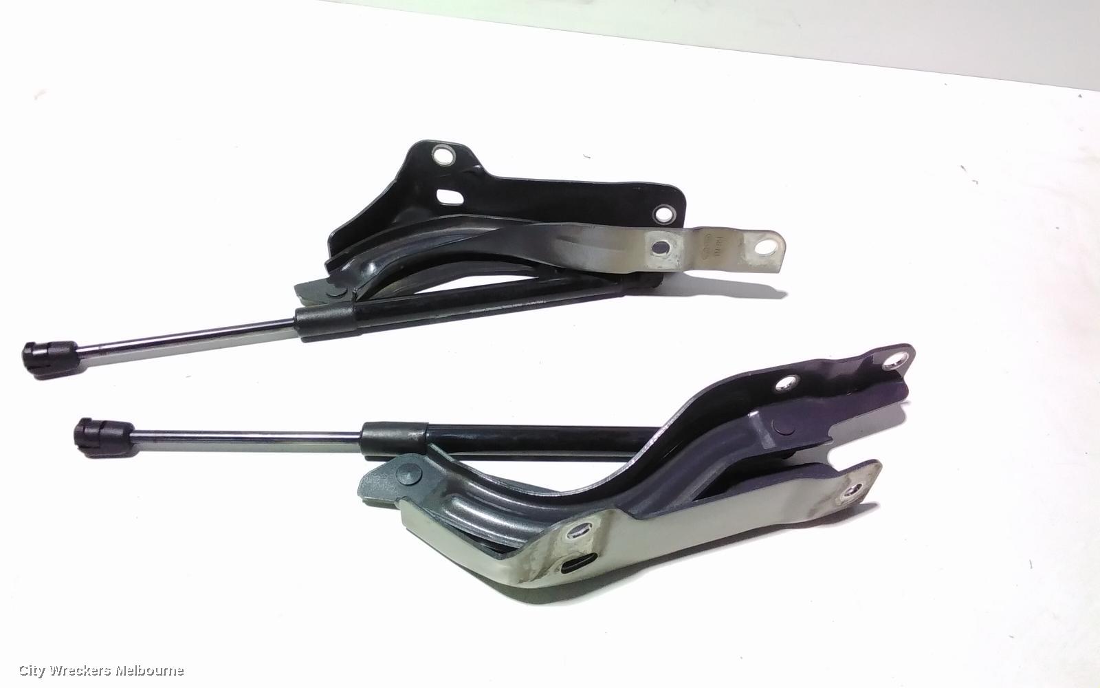 HYUNDAI SANTA FE BONNET HINGE/STRUT, HINGES (PAIR), TM, 03/2018 - 02/2020