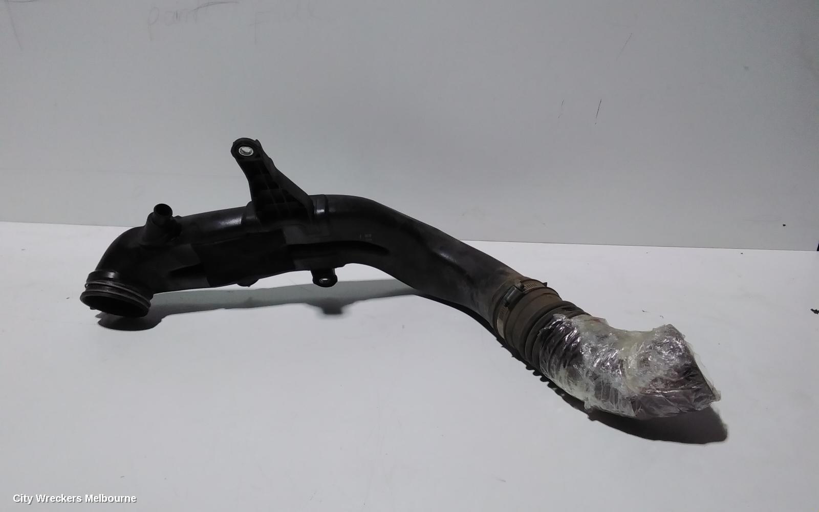 TOYOTA HIACE, TRH/KDH 03/2005 - 04/2019, THROTAL BODY HOSE: 89838