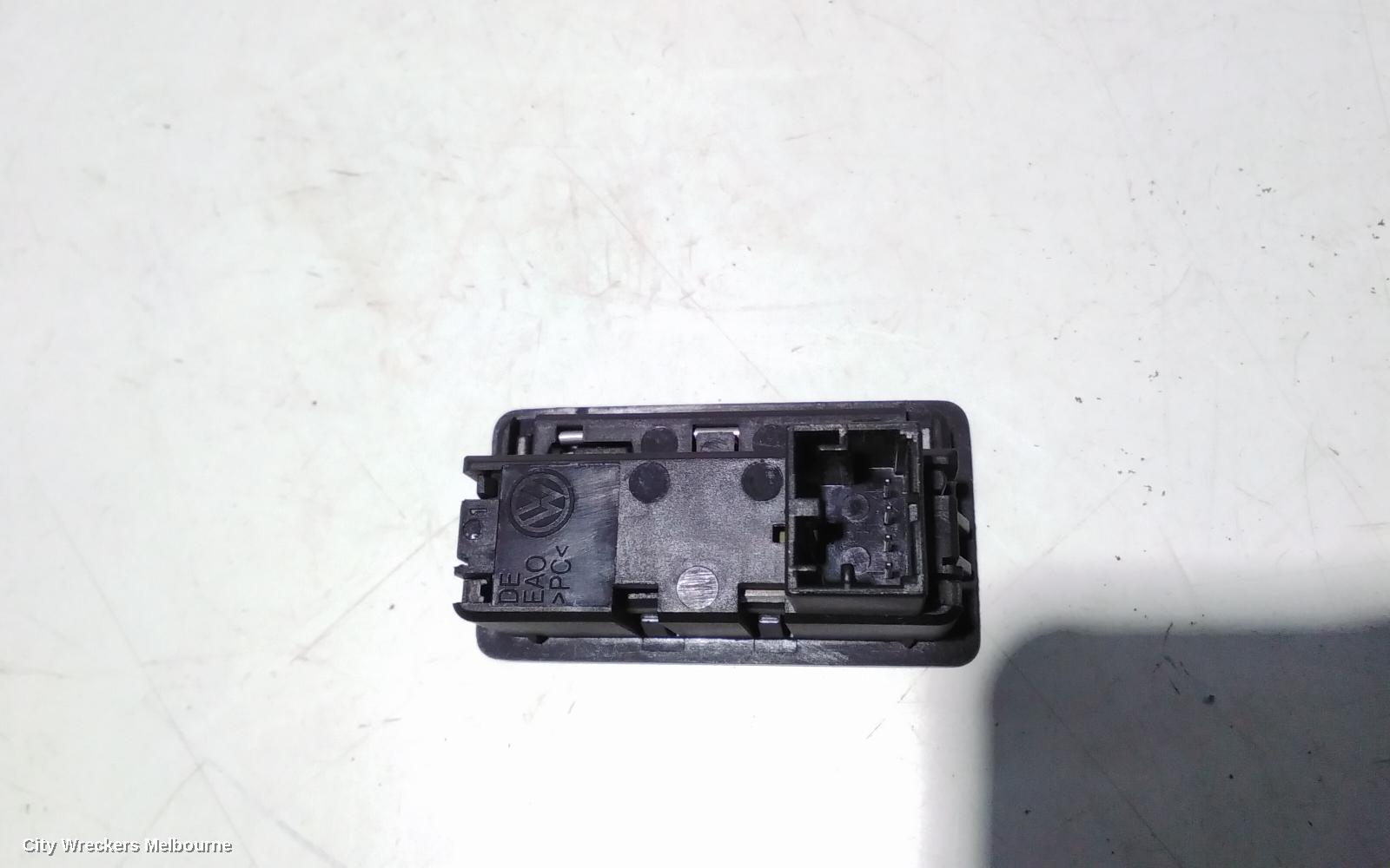 AUDI Q5, 8R, 12/2008 - 01/2017, TAILGATE SWITCH: 89851