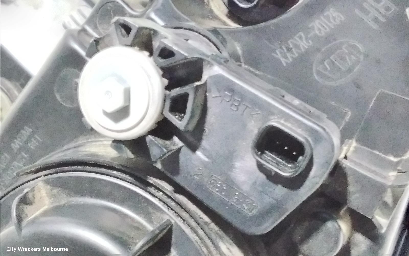 KIA SOUL RIGHT HEADLAMP, AM, W/ AUTO LEVELING, 04/2009 - 08/2011