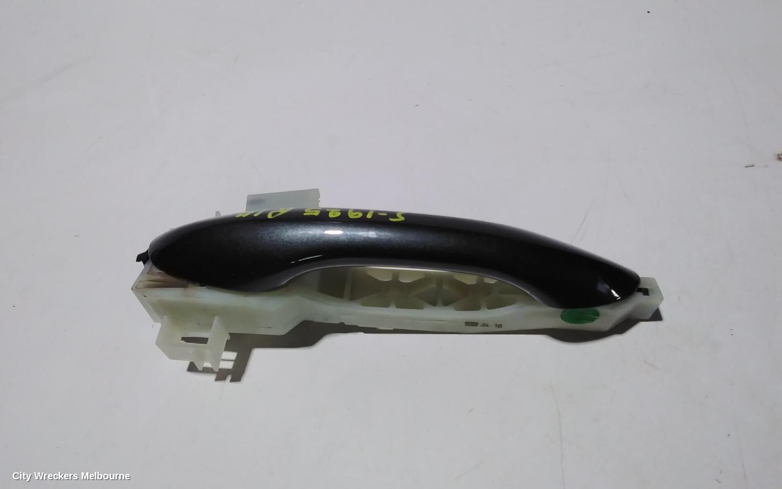 HYUNDAI SANTA FE DOOR HANDLE, OUTER, RH REAR, COLOUR CODED, NON KEYLESS BUTTON TYPE, DM, 06/2012 - 02/2018