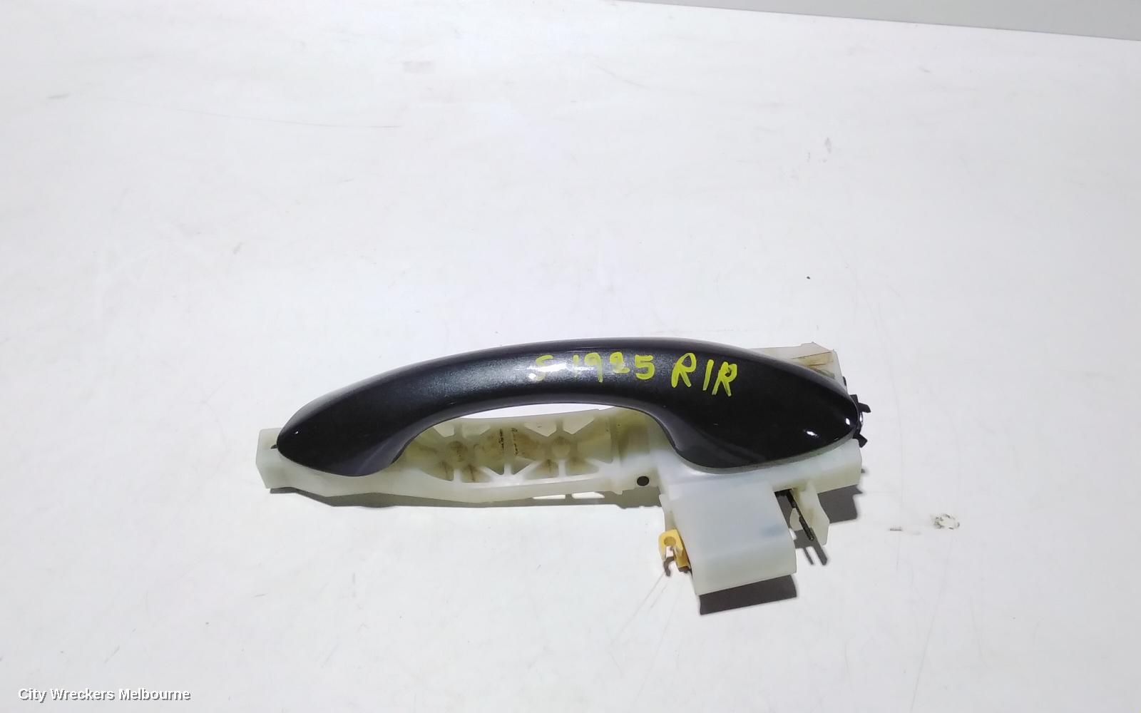 HYUNDAI SANTA FE DOOR HANDLE, OUTER, RH REAR, COLOUR CODED, NON KEYLESS BUTTON TYPE, DM, 06/2012 - 02/2018