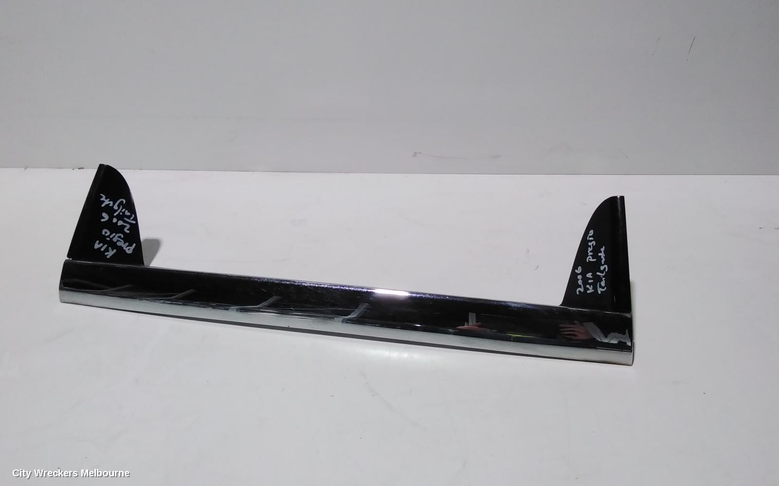 KIA PREGIO REAR GARNISH, TAILGATE GARNISH, CT, 07/2004 - 01/2006