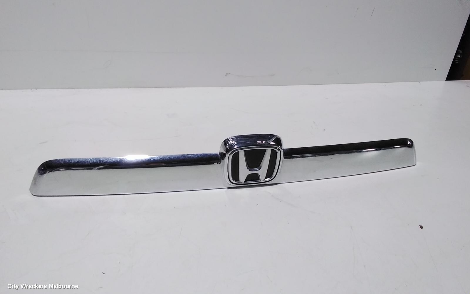 HONDA CRV REAR GARNISH, TAILGATE GARNISH (UPPER NUMBER PLATE LAMP), RE, 03/2007 - 10/2012