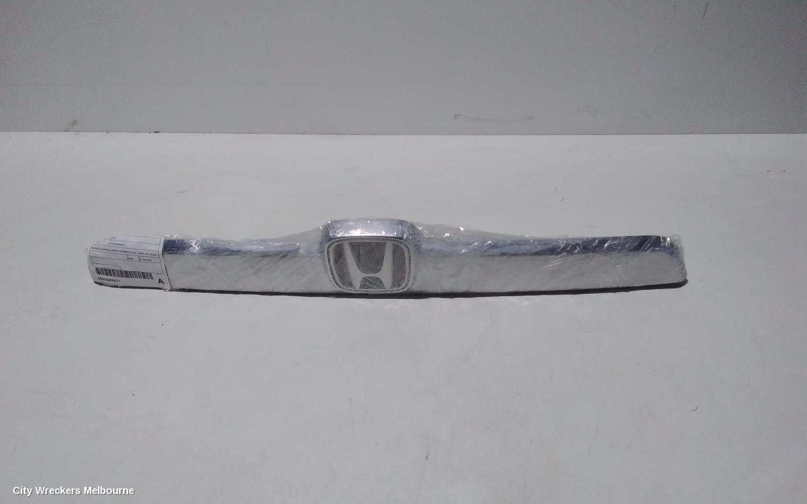 HONDA CRV REAR GARNISH, TAILGATE GARNISH (UPPER NUMBER PLATE LAMP), RE, 03/2007 - 10/2012