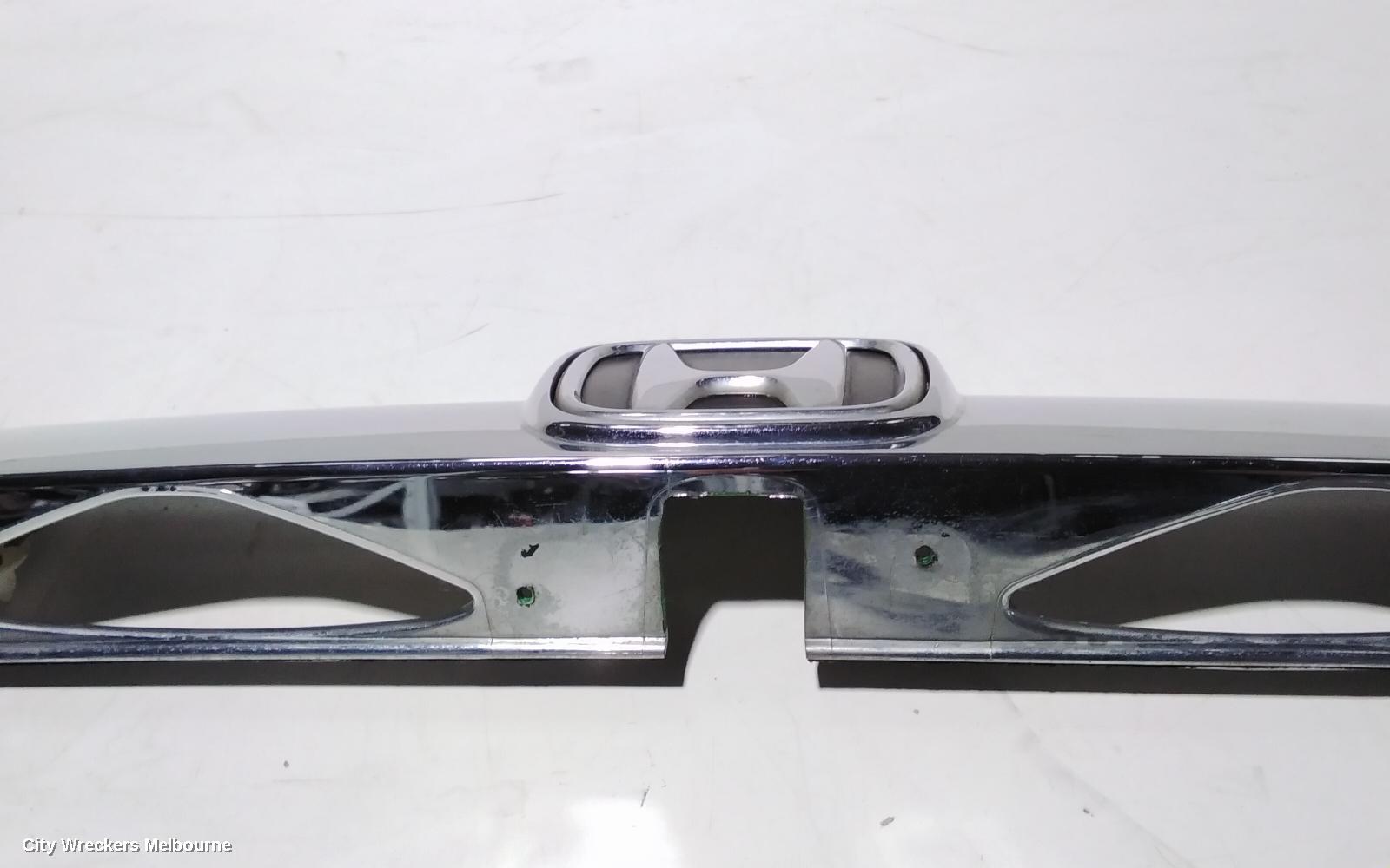 HONDA CRV REAR GARNISH, TAILGATE GARNISH (UPPER NUMBER PLATE LAMP), RE, 03/2007 - 10/2012