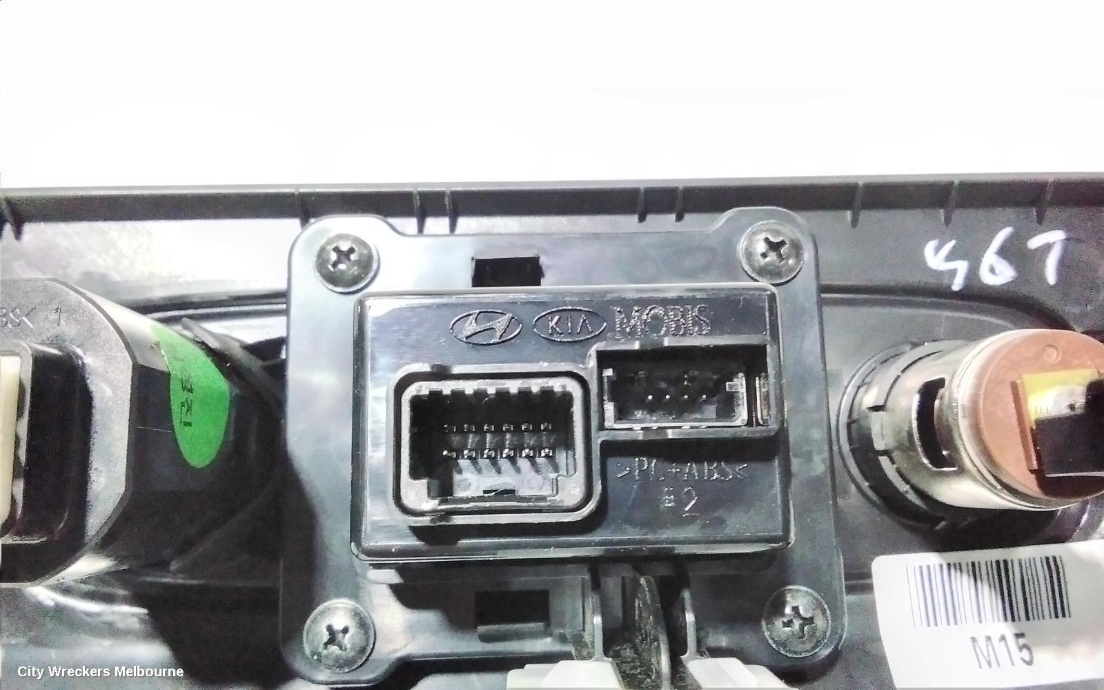 HYUNDAI SANTA FE, TM, 03/2018 - 10/2023, LIGHTER AND USB PORT: 89886