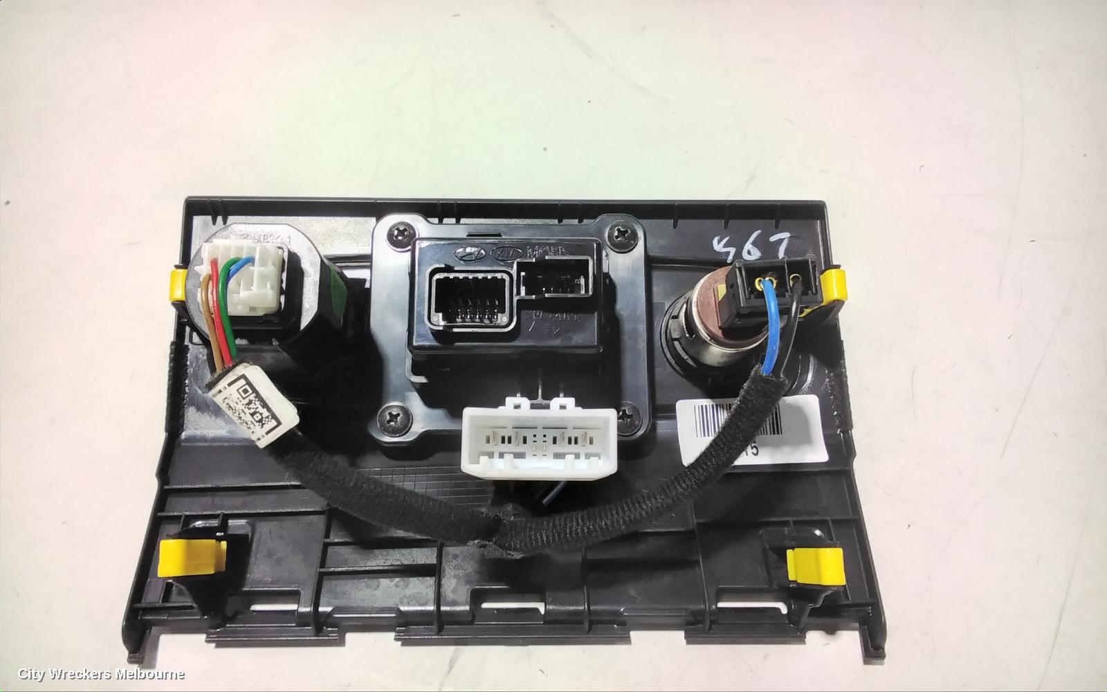 HYUNDAI SANTA FE, TM, 03/2018 - 10/2023, LIGHTER AND USB PORT: 89886