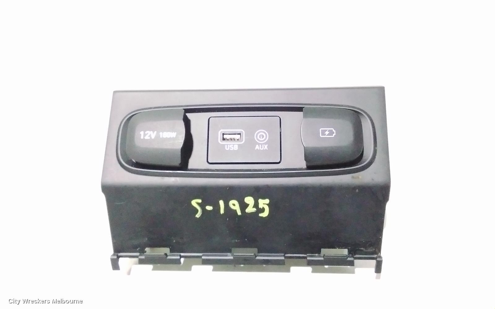 HYUNDAI SANTA FE, TM, 03/2018 - 10/2023, LIGHTER AND USB PORT: 89886