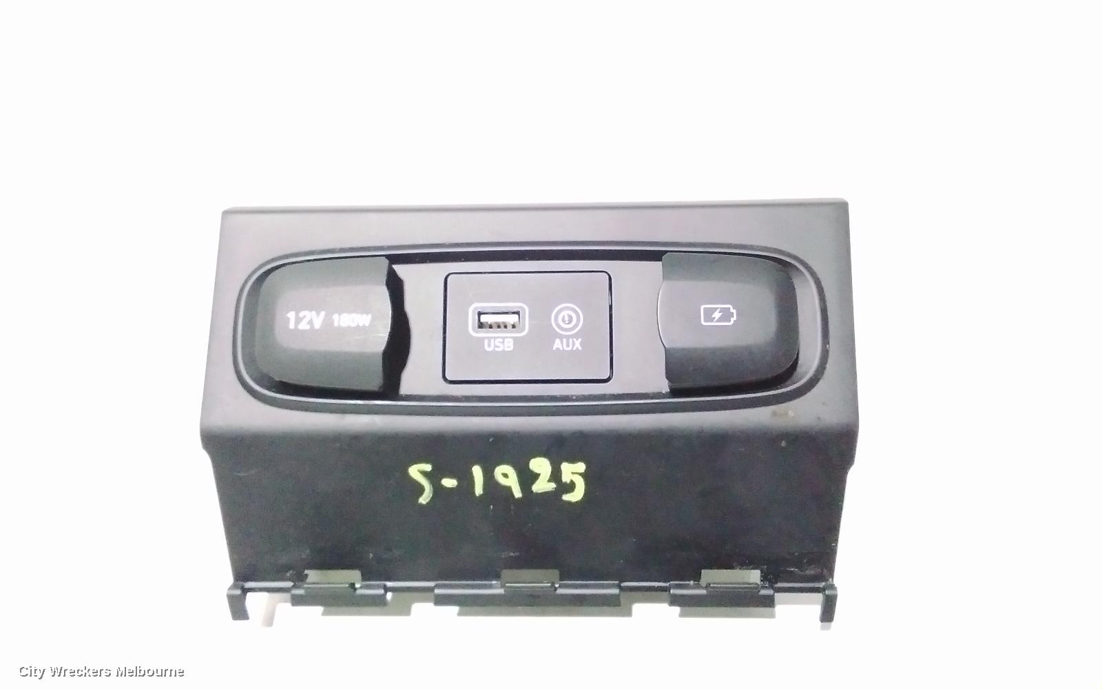 HYUNDAI SANTA FE, TM, 03/2018 - 10/2023, LIGHTER AND USB PORT: 89886