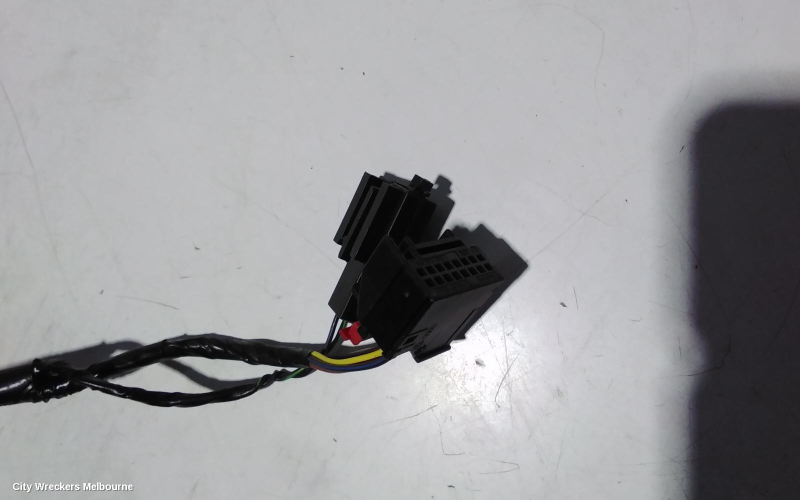 AUDI A3 RIGHT DOOR MIRROR, 8V, A3, SEDAN, MANUAL FOLD, NON LANE CHANGE ASSIST TYPE (6XC/7Y0), 11/2013 - 10/2020