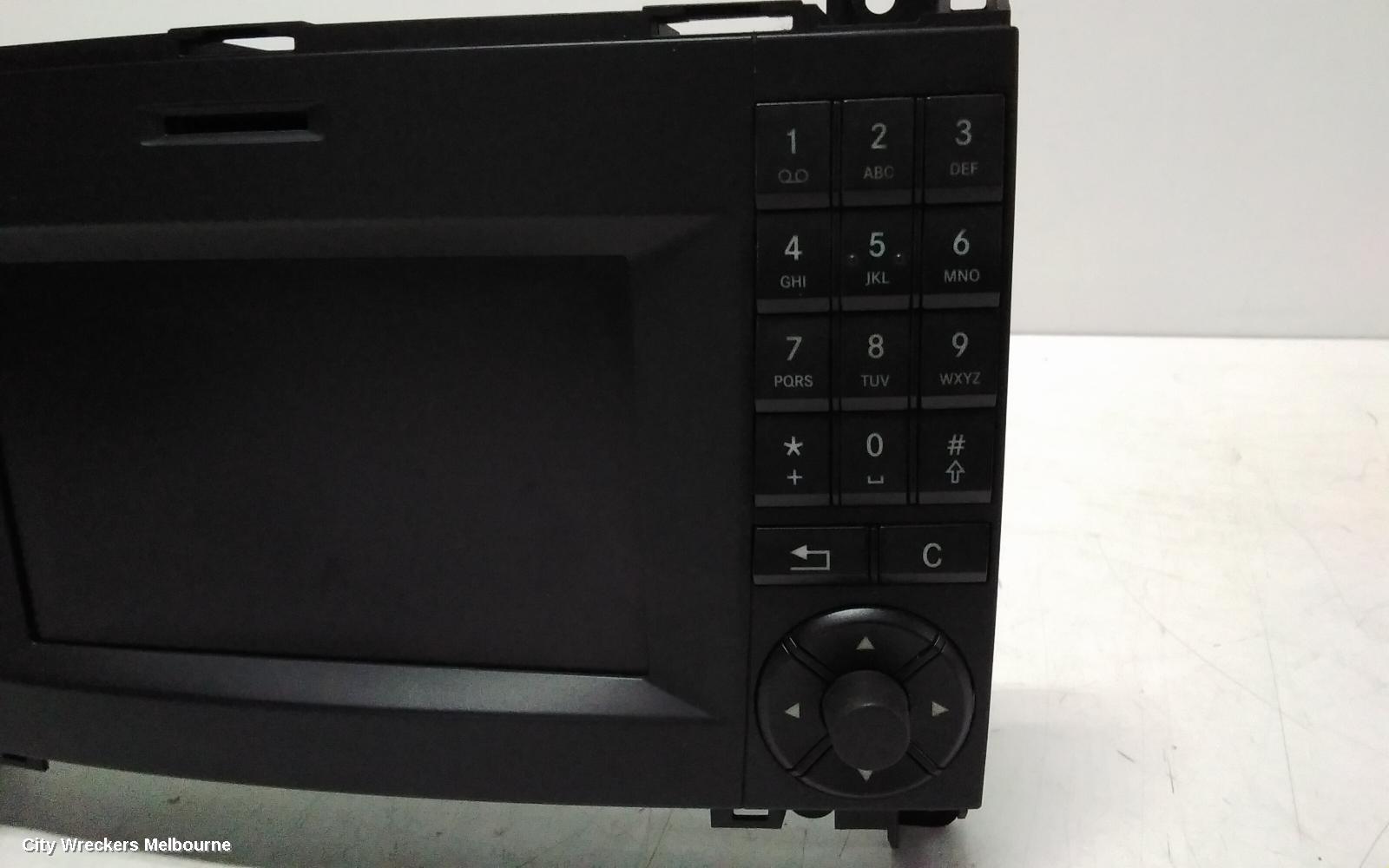 MERCEDES VITO RADIO/CD/DVD/SAT/TV, 447, HEAD UNIT, W/ DISPLAY UNIT, 5.8IN, W/ NUMBER PAD & SAT NAV TYPE, 03/2015 - 10/2020